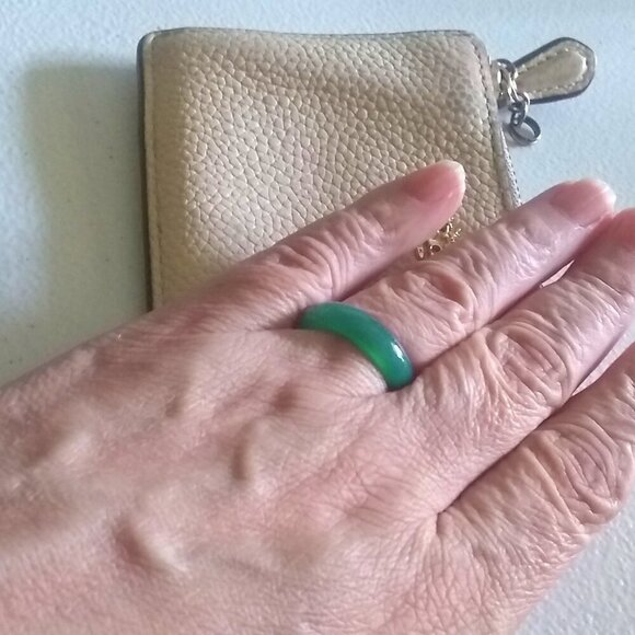 Kelly Green Agate ~ Slim Stone Ring Band Size 8 ~ Friendship + Promise Rings - Picture 8 of 11